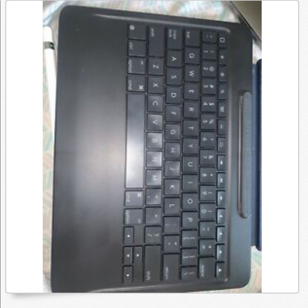 Logitech IPad case - Picture 2 of 2